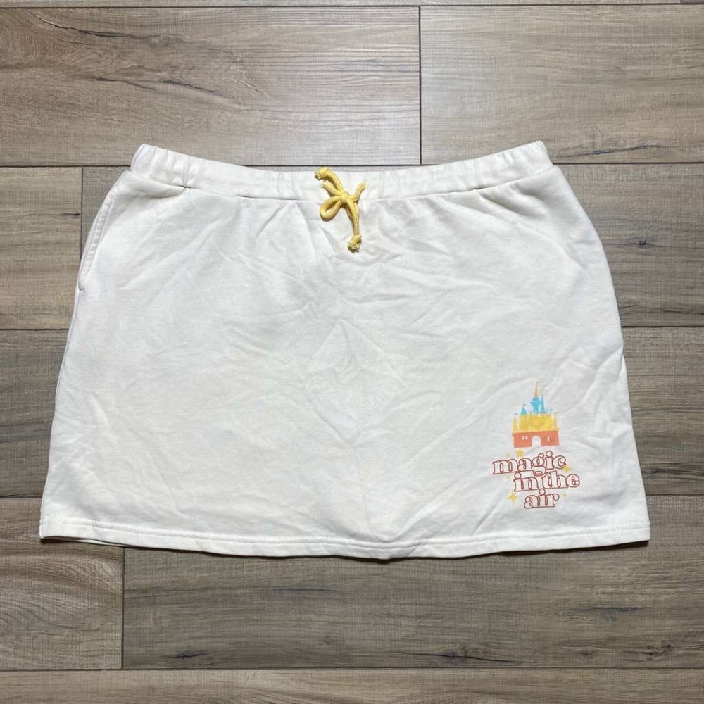 Disney Womens Magic in the Air Castle Graphic Skort Size XL Cream - Picture 1 of 15